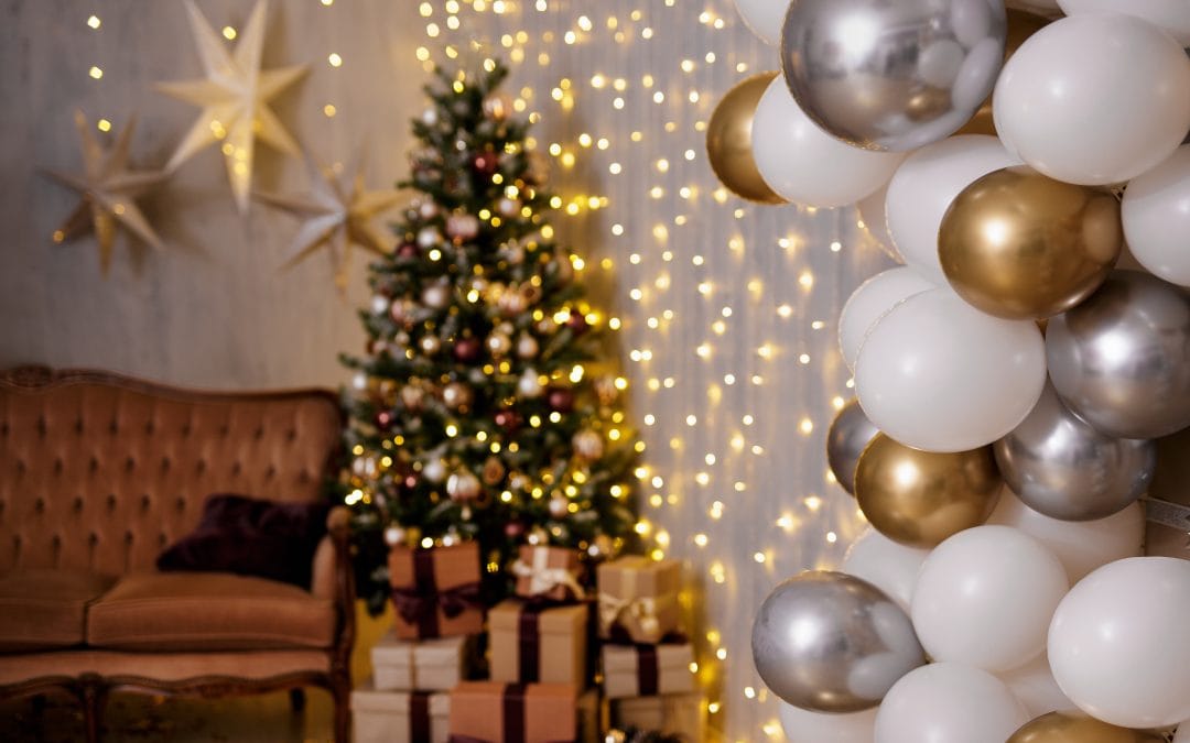 DIY vs Professional Balloon Decorations for Your Christmas Event: What’s Best?