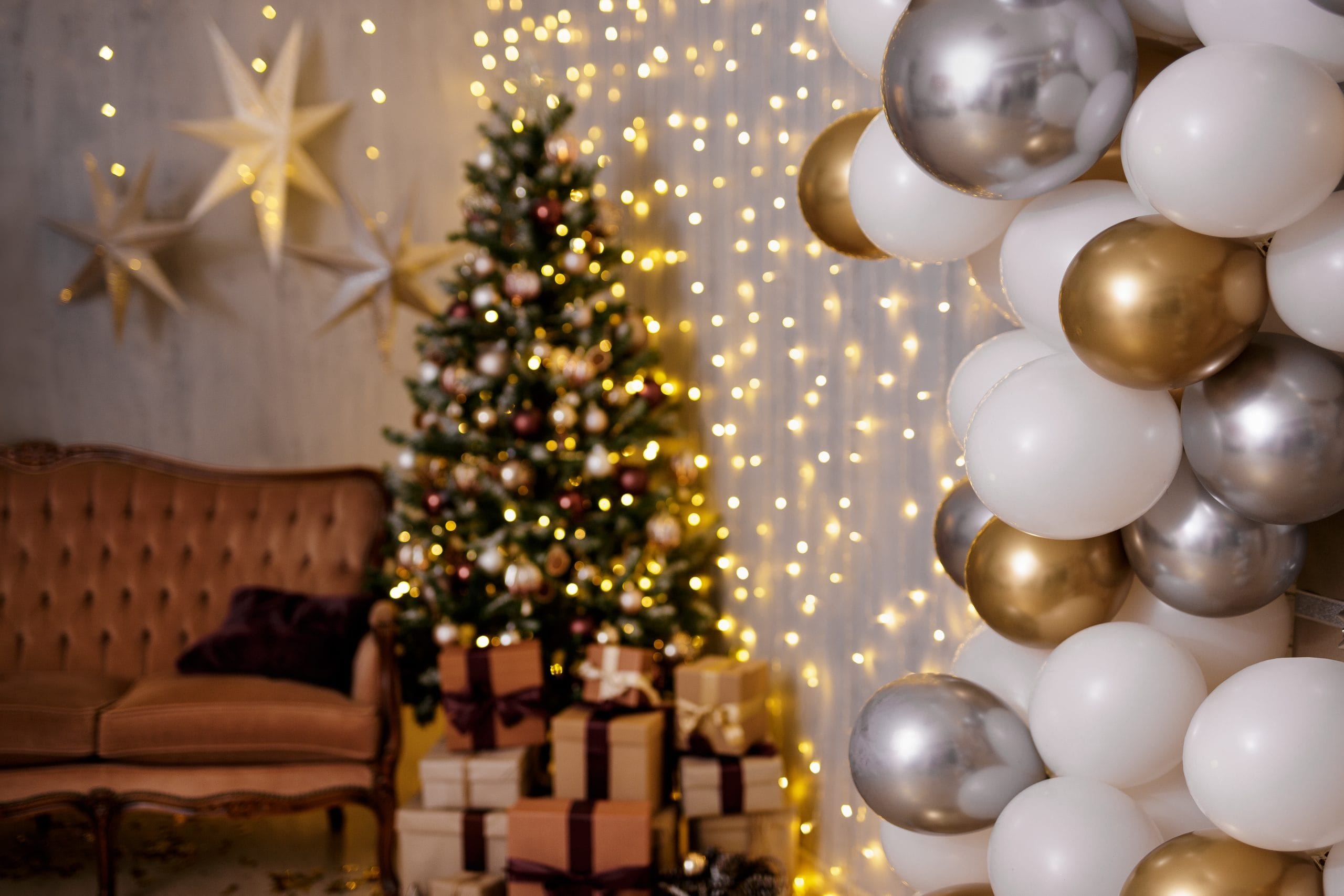 Festive,Christmas,Decor,With,Golden,And,Silver,Air,Balloons It’s a decision many people face, and the answer depends on what you need from your decorations.